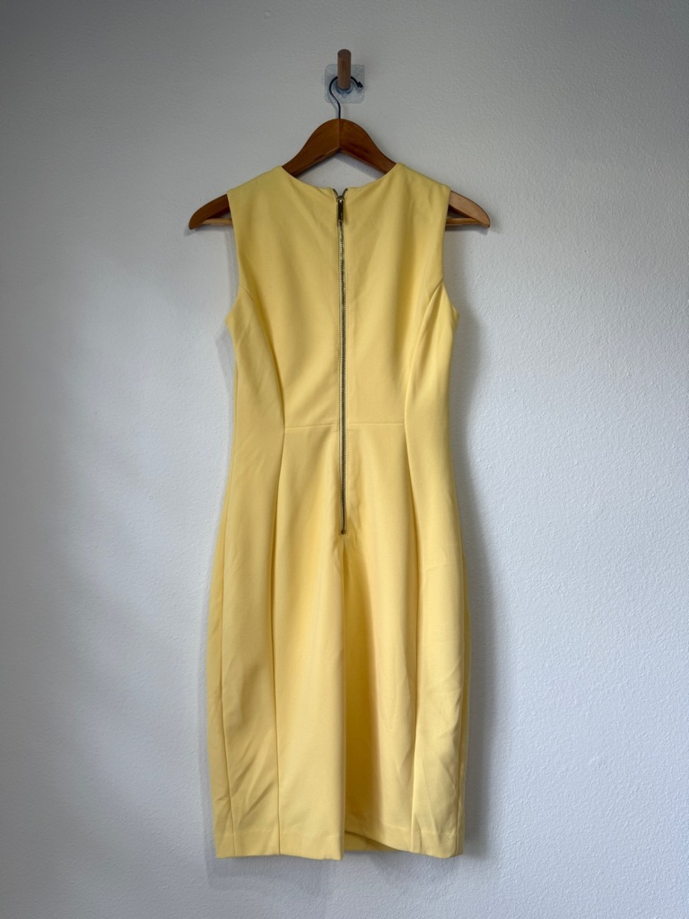 Calvin Klein Yellow Sheath Dress Size 4 Sleeveless Zip Back - Picture 5 of 6